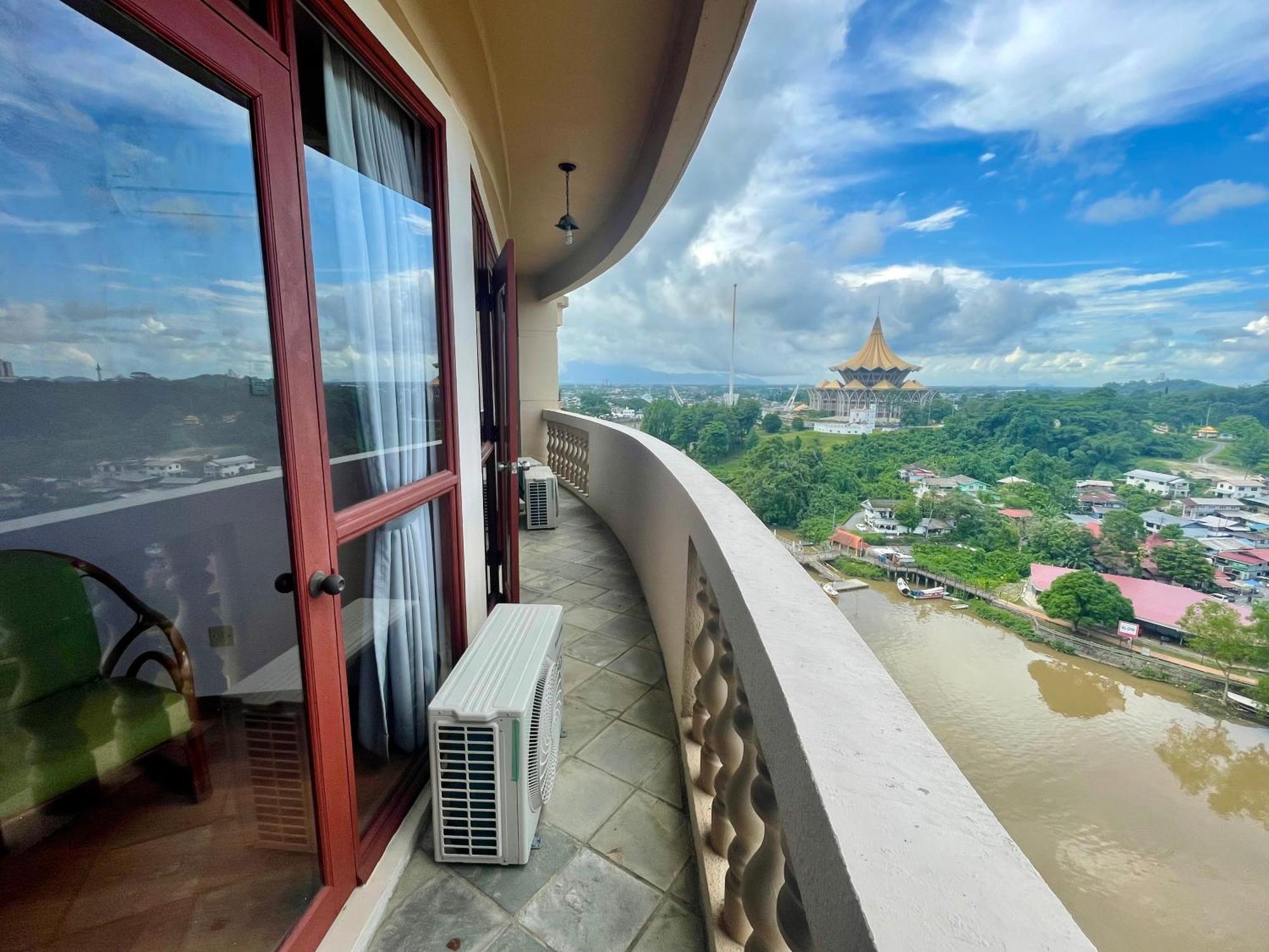 Kuching City Center Riverbank Suites With Marvelous River View Exterior photo