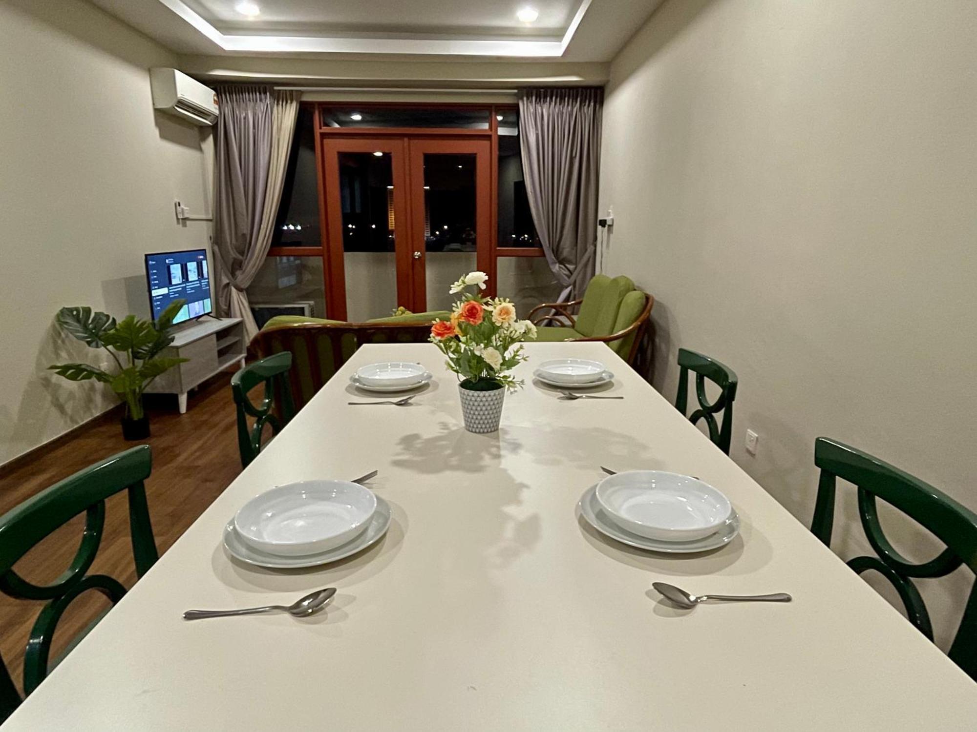 Kuching City Center Riverbank Suites With Marvelous River View Exterior photo