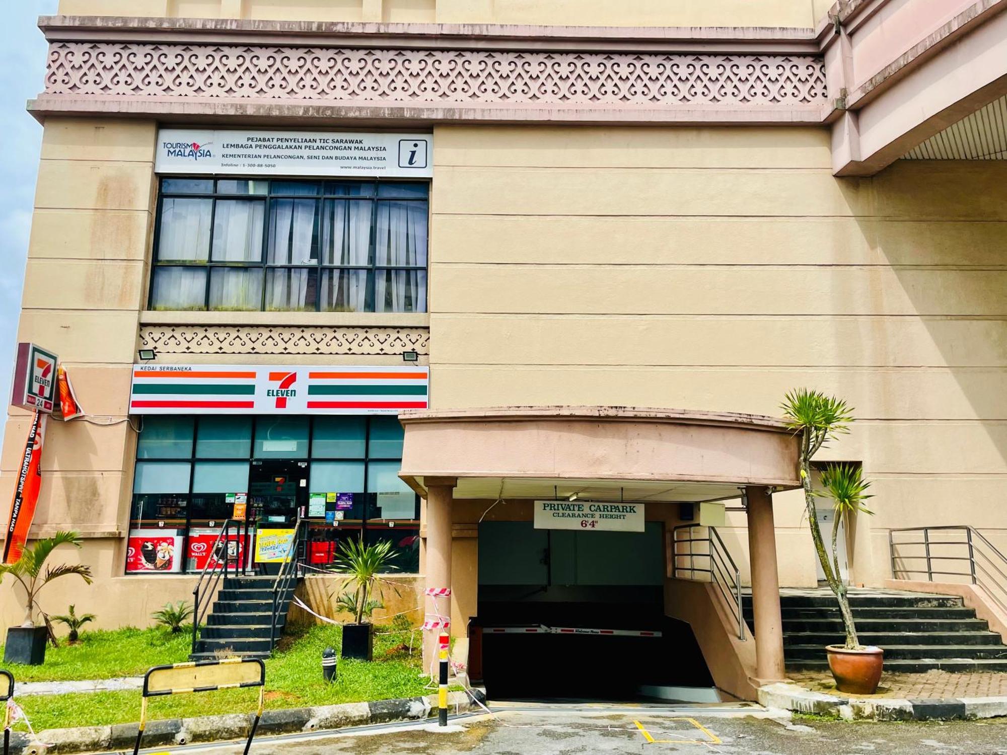 Kuching City Center Riverbank Suites With Marvelous River View Exterior photo